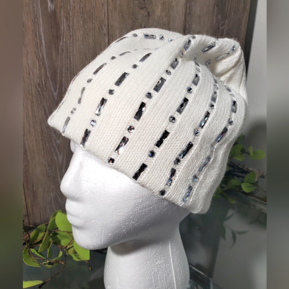 Women's White Rhinestone Beanie Tobaggan Size OS